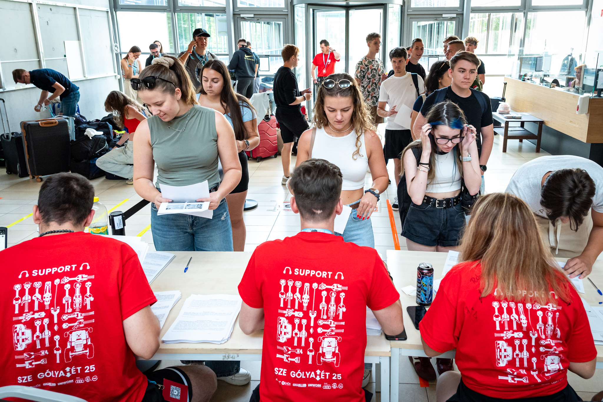 At night, entertainment took centre stage at the Bridge Student and Faculty Club. (Photos: András Adorján)